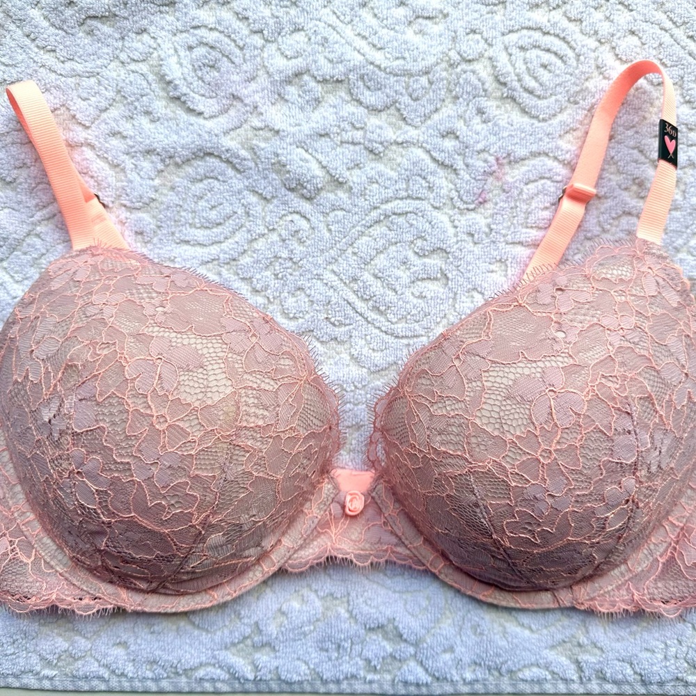 NWOT Victoria’s Secret 36D Dream Angels bra